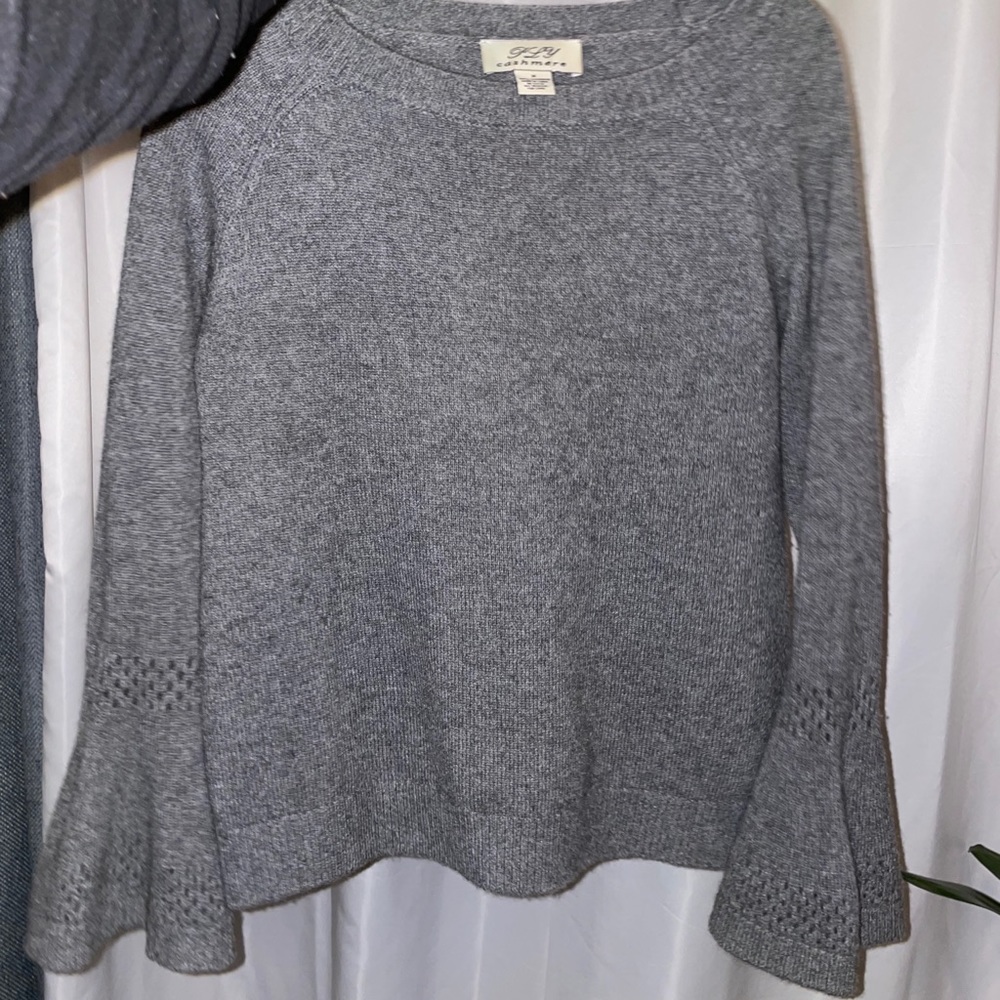 Cashmere sweater gray wide sleeves